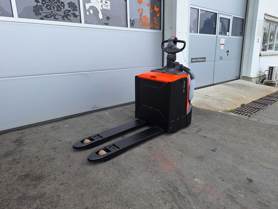 Електрическа палетна количка TOYOTA LPE200B с платформа (НОВА)