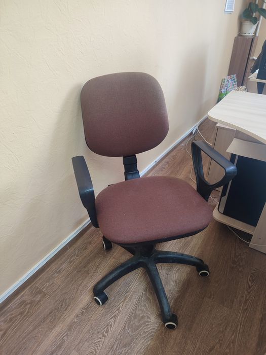 Офисная мебель. Стулья, стол