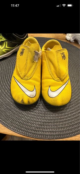 Nike mar 27 cu 2 defecte