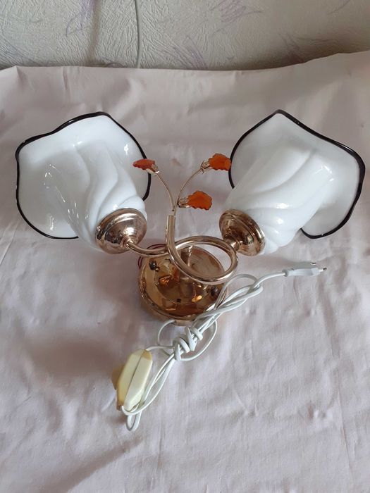 Продам светильники  бра настенные 3 штуки разные