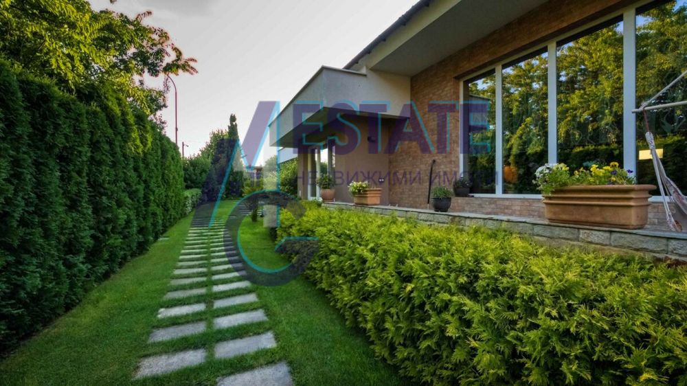 Продава се Къща в Каблешково - 300 кв.м за 714 €/кв.м - Снимка #1