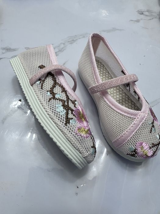 Продам новые балетки в сетку