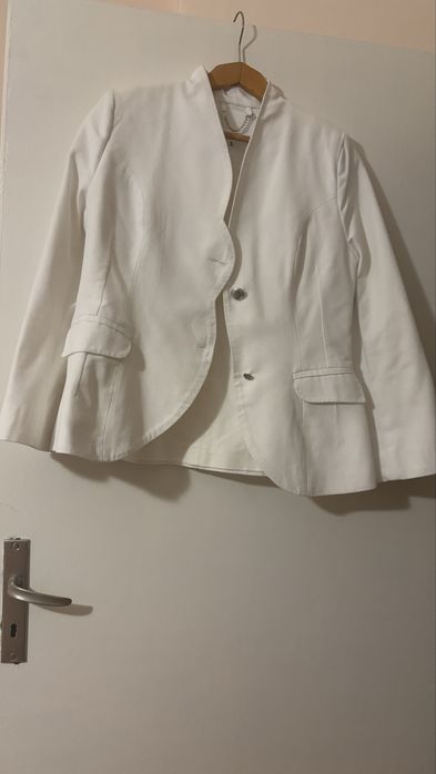 Бяло сако дизайнерско ново