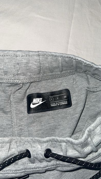 Pantaloni Nike tech