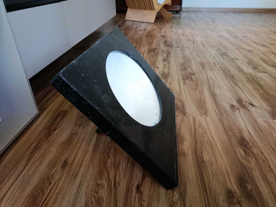 Раковиина вмонтированная в акриловую столешницу