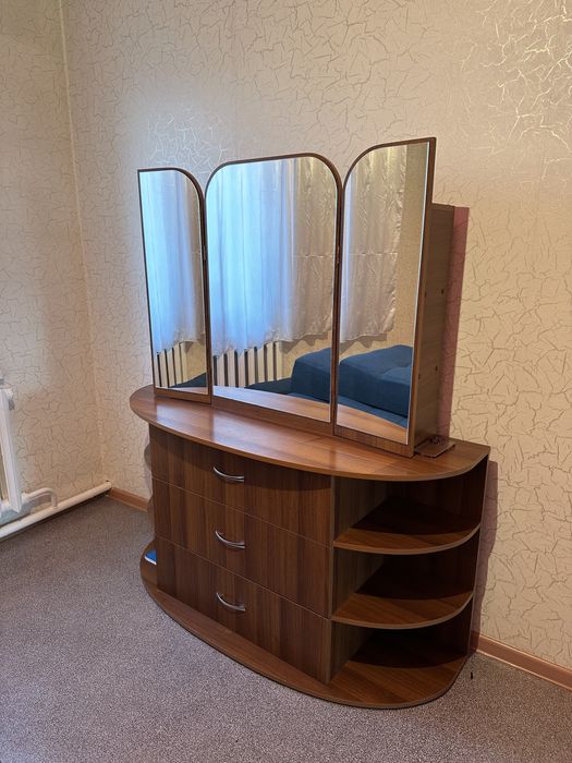 Комот с зеркалом