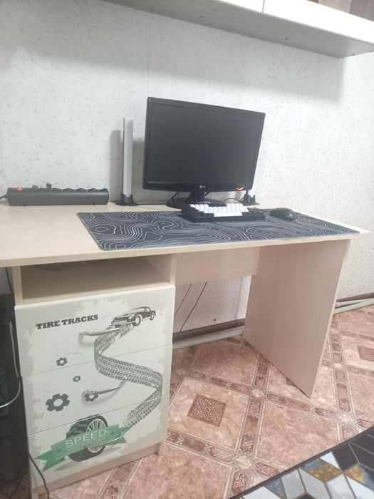 Продам письменный стол