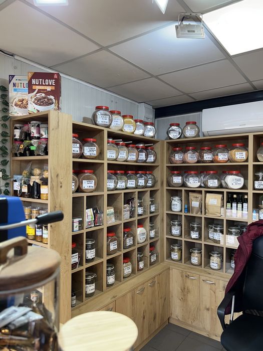 Разработен бизнес за ядки, подправки и тахани