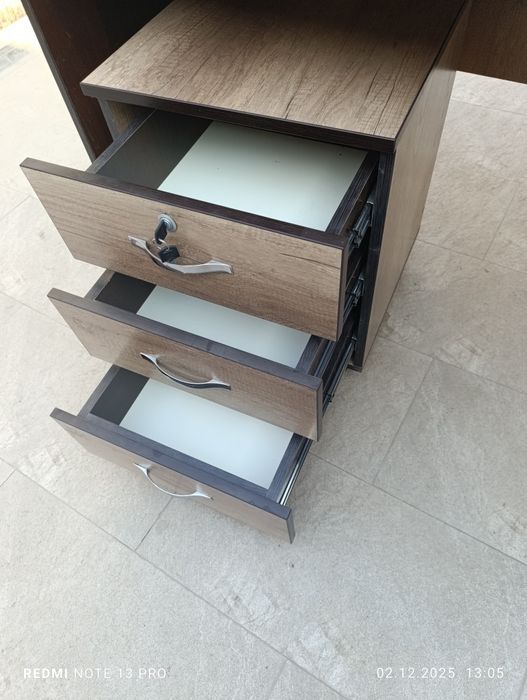 Продам директорский стол