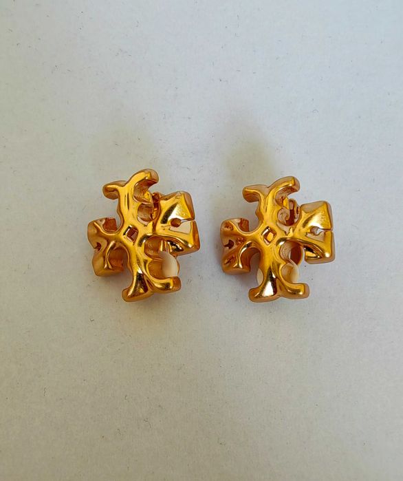 Големи тежки обеци на Tory Burch със закопчаване клипс