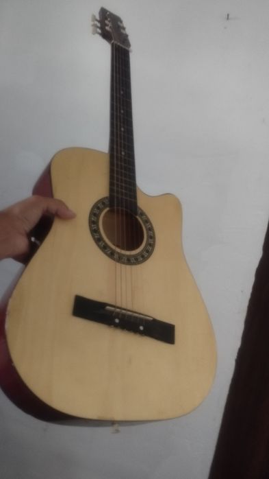 Gitara satiladi jagdayi jaqsi