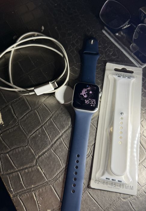 Apple watch SE 1 , 2020 года 44mm