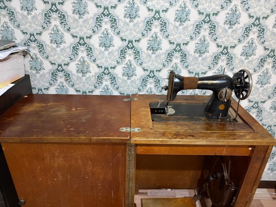 Продам швейную машину