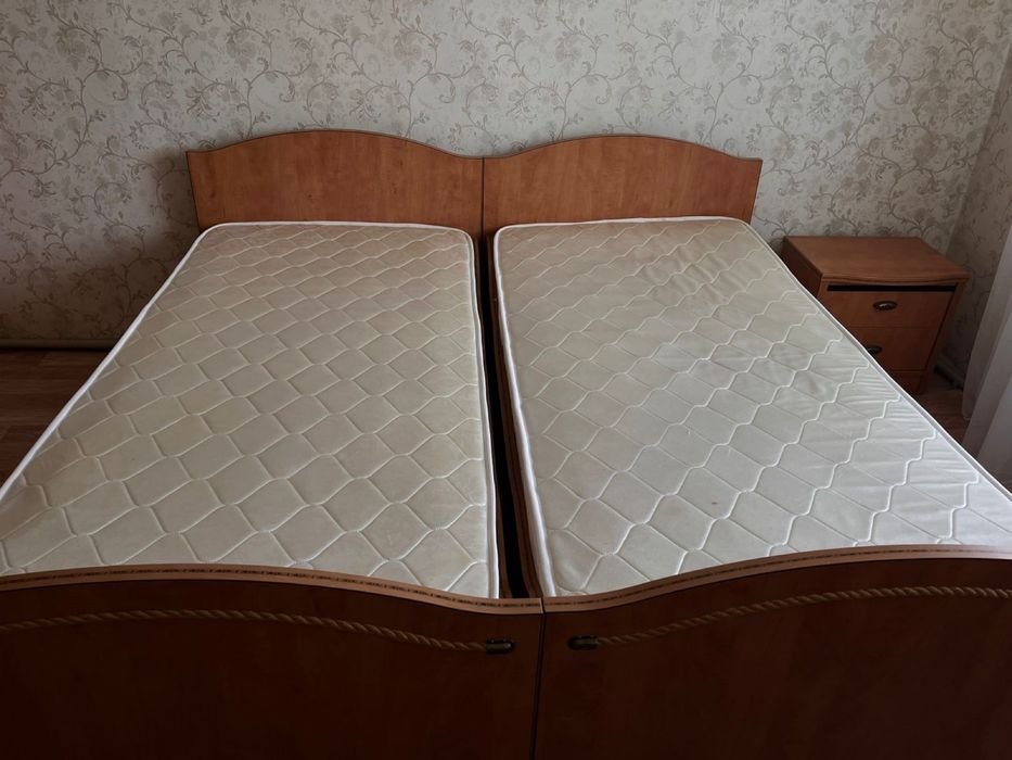 Продам две кровати с матрасами