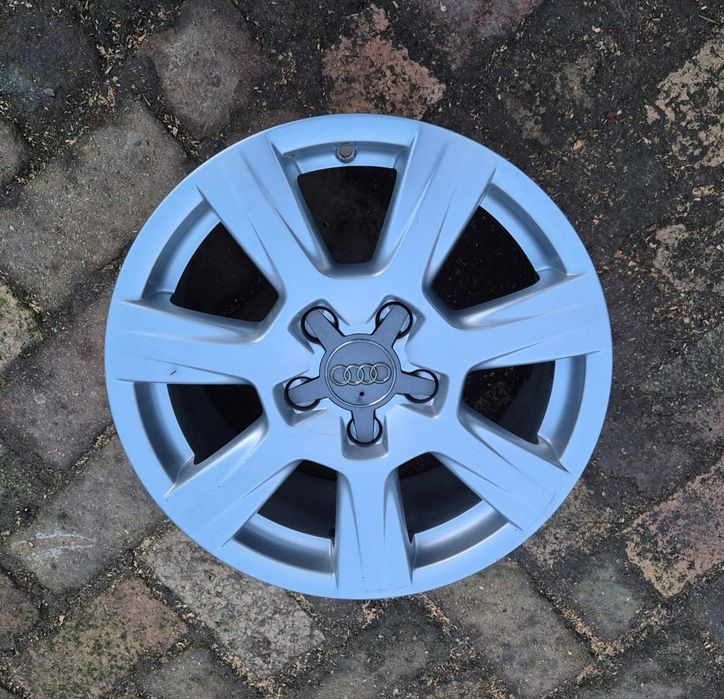 Trei jante originale Audi A4 8K B8 R16 - 7.5Jx16H2 ET45 - 5x112 una