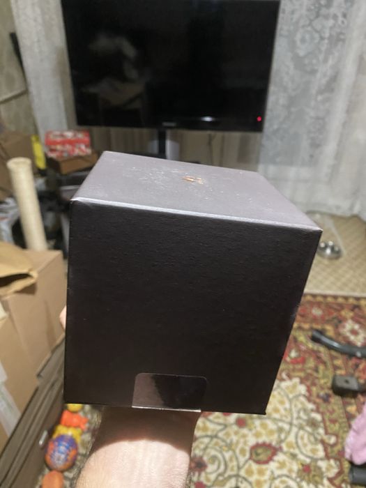 Ceas smartwatch Huawei W1 sigilat in cutie