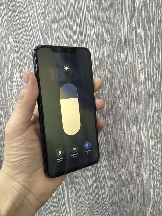 IPhone 11 Pro Max 64GB    .