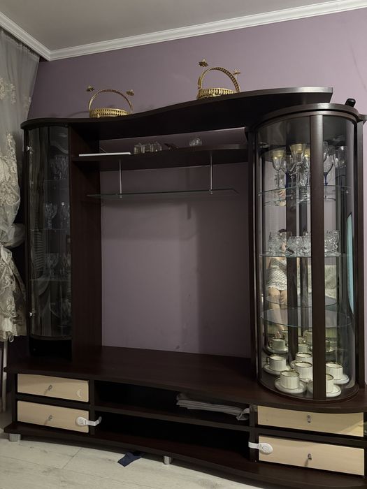 Продаю !!!Стенка-витрина