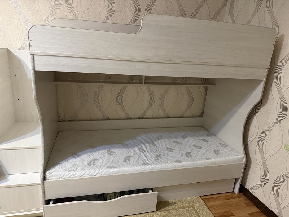 Двухярусная кровать