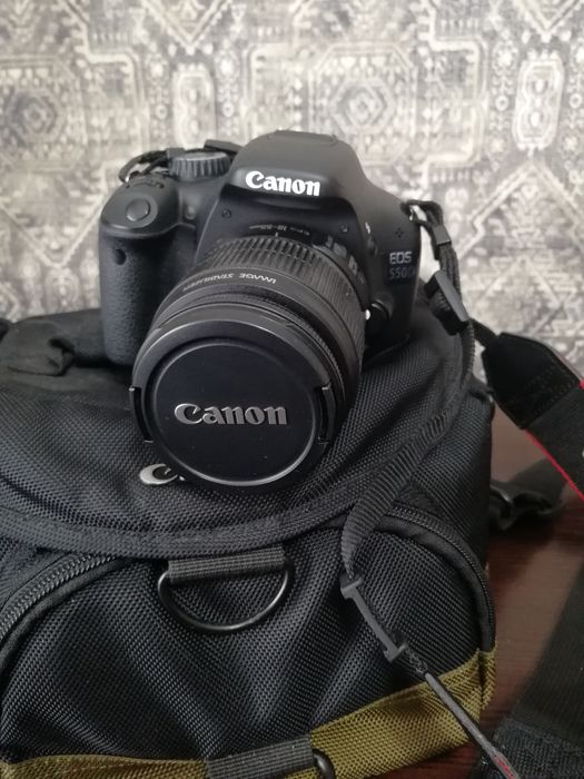 Зеркальный фотоаппарат Canon 550D