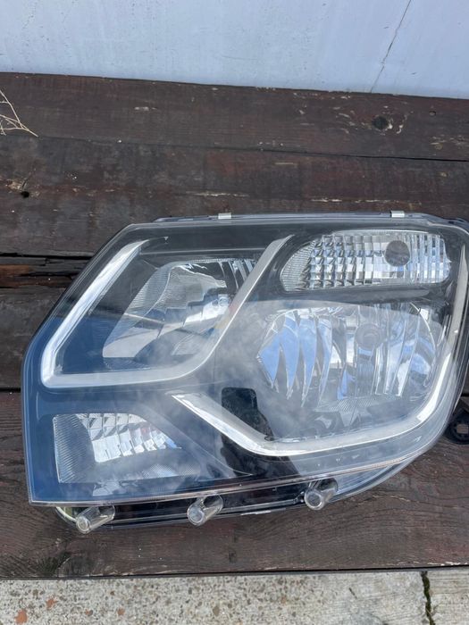 Far stanga Dacia Duster Facelift (2013 - 2017) - Original, stare foarte buna