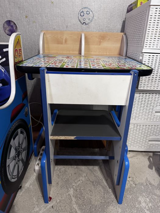 Продам кровать, стол БЕСПЛАТНО