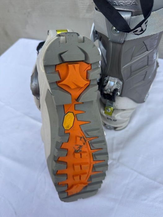 Clapari dama ski schi tura skimo Scarpa Euphoria Carve marime EUR:38 Mondo:24.0 Flex:75 last:101