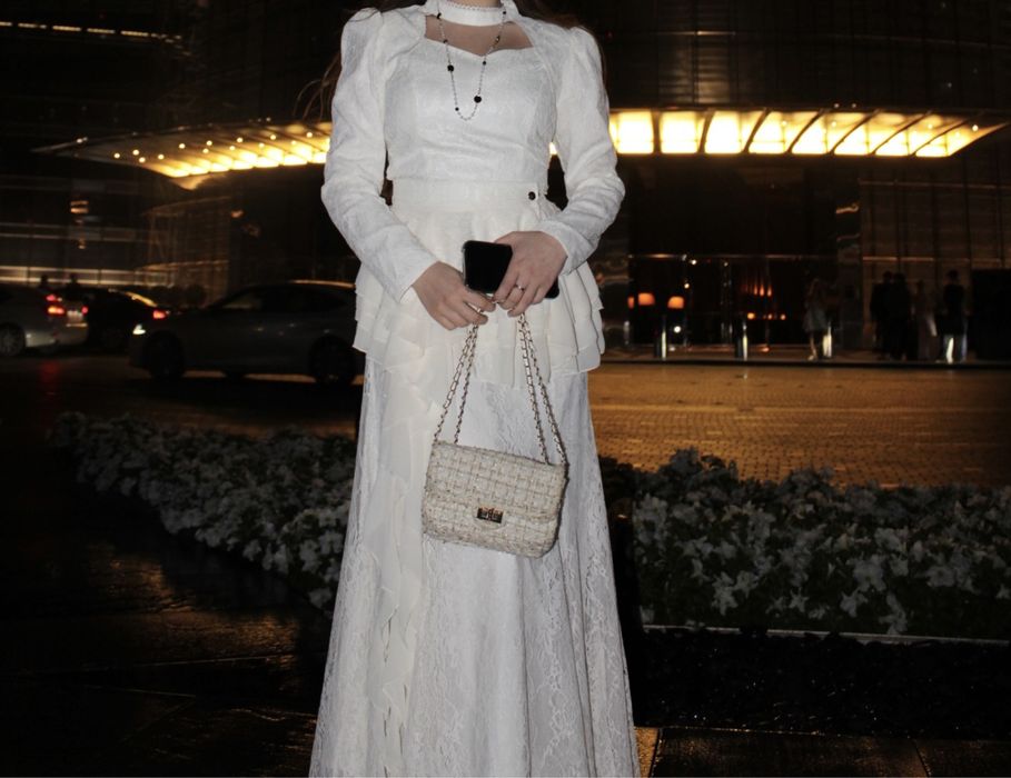 Платья нежно белая