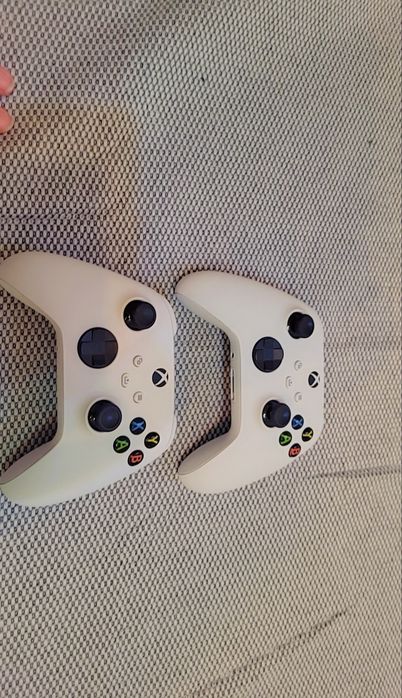 Vând x box series S limited edition DOAR CU O MANETA !!!!!