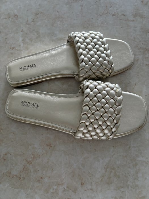 Нови чехли Michael Kors