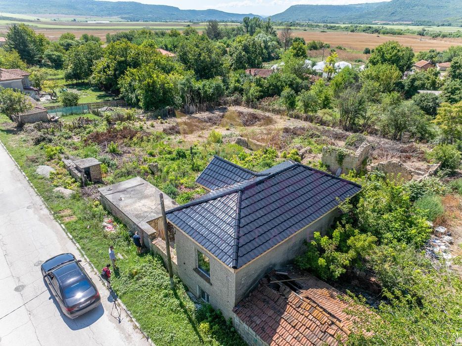 Къща в Варна, област-с.Златина площ 120 цена 64990