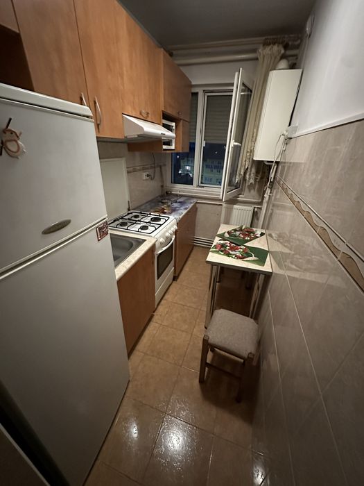 Inchiriez apartament 3 camere