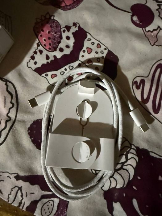 Apple orginal zaryadchik orginal kabeli bilan