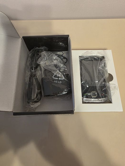 T.e.l.e.f.o.n. Hyunday