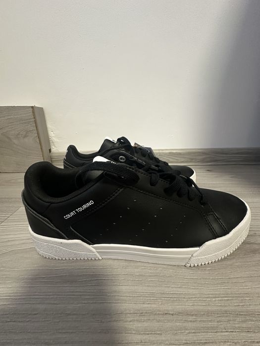 Adidas court Tourino