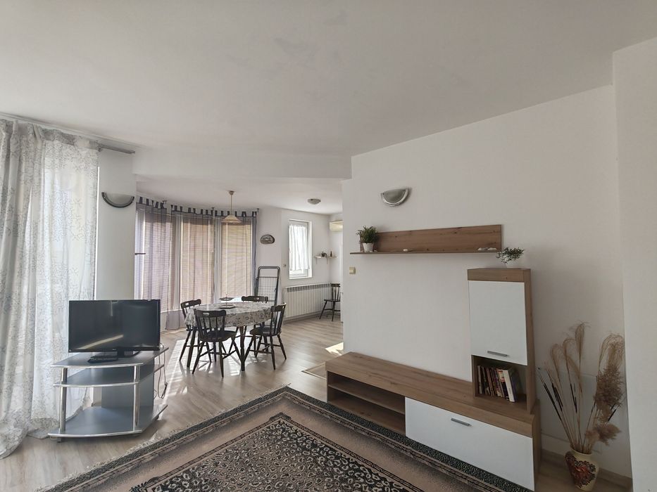 Дава се под наем Четиристаен апартамент в Бургас, Сарафово - 150 кв.м за 1097.01 € - Снимка #1