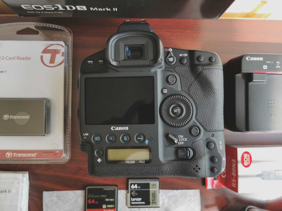 Canon 1DX Mark II + extra accesorii (ca nou)