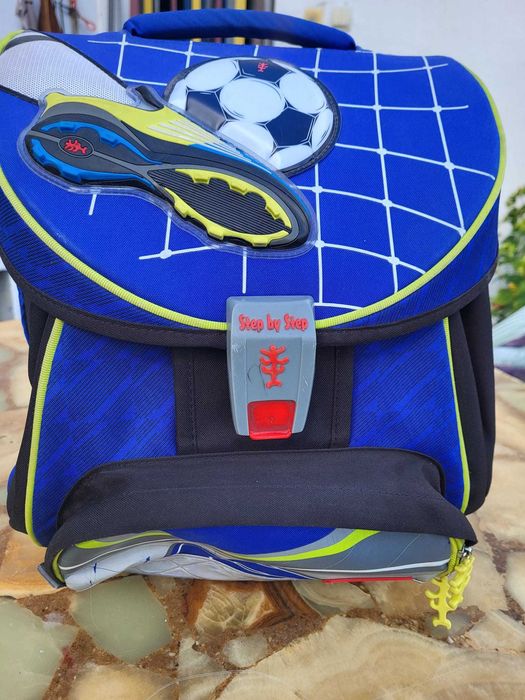 Продавам ученическа раница