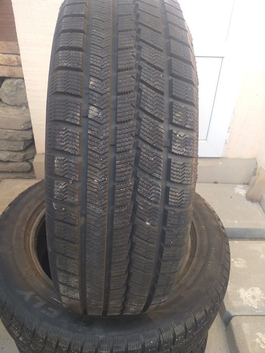 Шины зима комплект 215/60R17