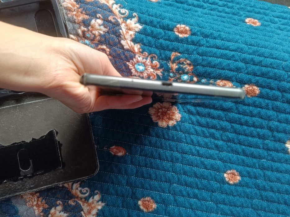 Продам планшет детский можно взрослым