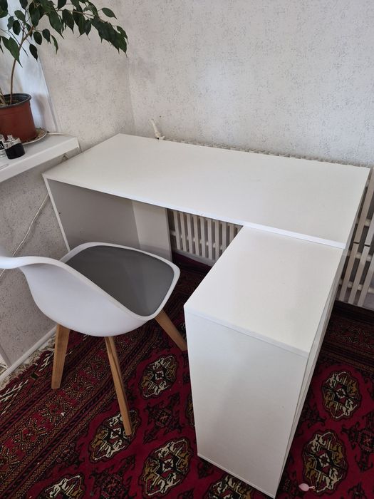 Продаеься стол и стулья