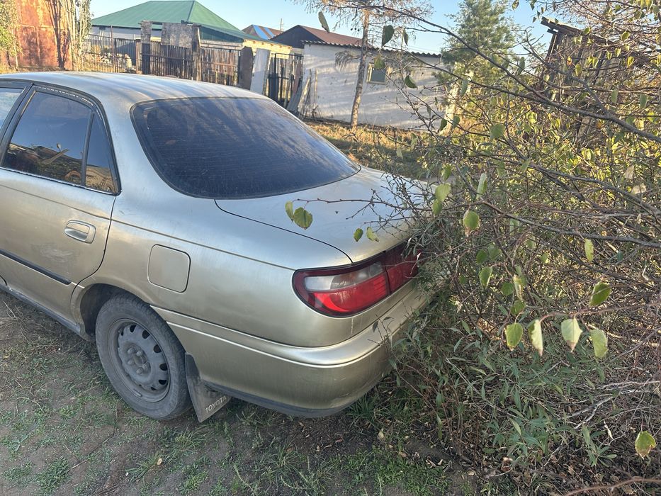 Продам Тойоту Карину