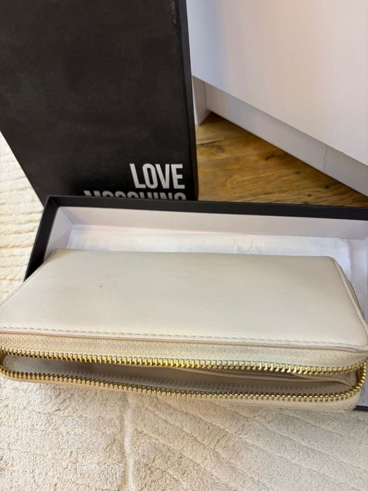Протмоне Love Moschino
