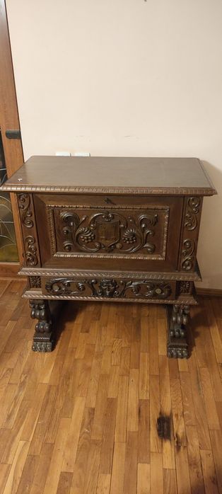 Urgent !! Vând mobilă veche model Florentin, anul 1979, cu înscri