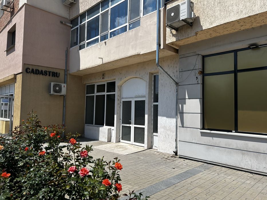 Vand Spatiu Comercial