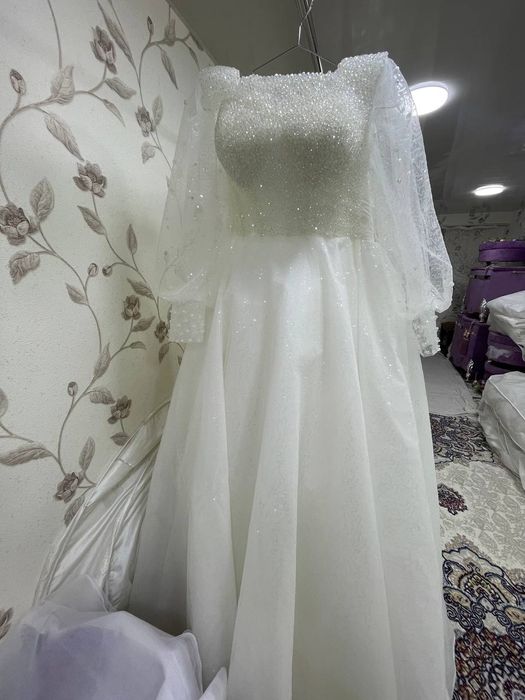 Kelin ko'ylaklar sotiladi