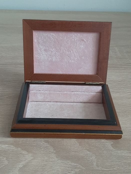 Casetă/ cutie  bijuterii vintage din lemn cu aplicație din ARGINT 925,