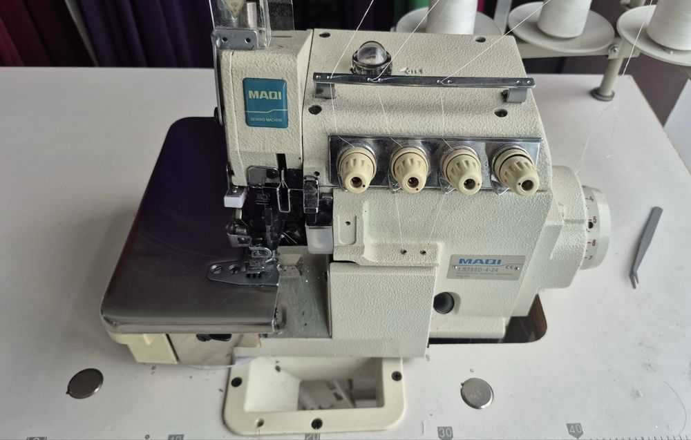 Masina de surfilat Triplock Maqi 4 fire direct drive