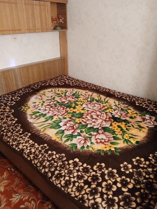 Продам кровать полуторку