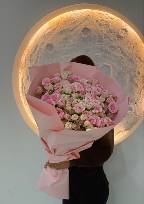 Метровые розы и тюльпаны